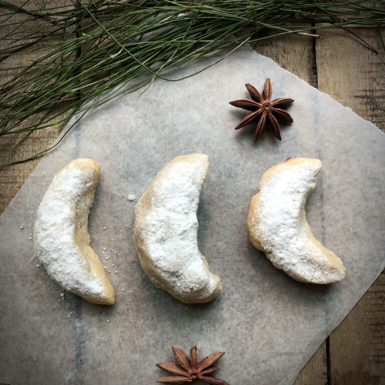 Vanillegipfeli: Swiss Vanilla Crescent Cookies