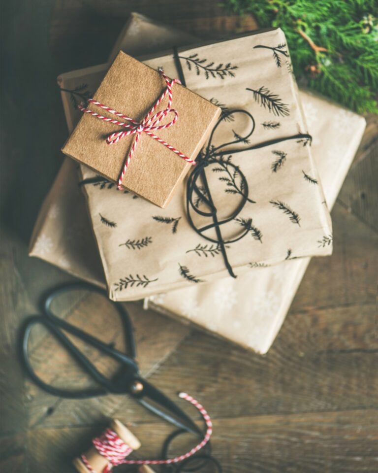 Homemade Herbal Gifts: 20 Simple DIY Projects for Holiday Giving